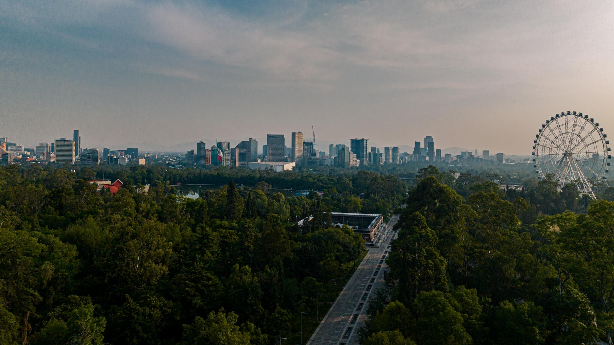 Chapultepec · rueda de la fortuna — fotografía aérea con drone de CDMX, 2025